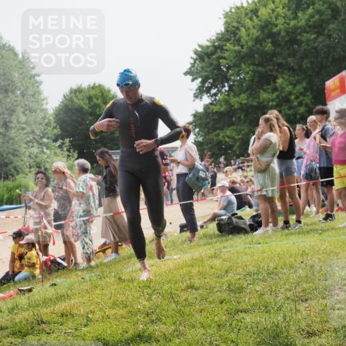 15.06.2025 - 27. Vierlanden-Triathlon KatJ http://msf.ph/oto/8029446 15.06.2025 11:05:18 Schwimmen 673, 739, 778, 801 meine-sportfotos.de