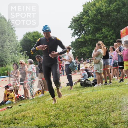 15.06.2025 - 27. Vierlanden-Triathlon KatJ http://msf.ph/oto/8029451 15.06.2025 11:05:18 Schwimmen 673, 739, 778, 801 meine-sportfotos.de
