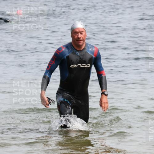 15.06.2025 - 27. Vierlanden-Triathlon Lena Gebhardt http://msf.ph/oto/8029452 15.06.2025 11:05:24 Schwimmen 778, 840, 866 meine-sportfotos.de
