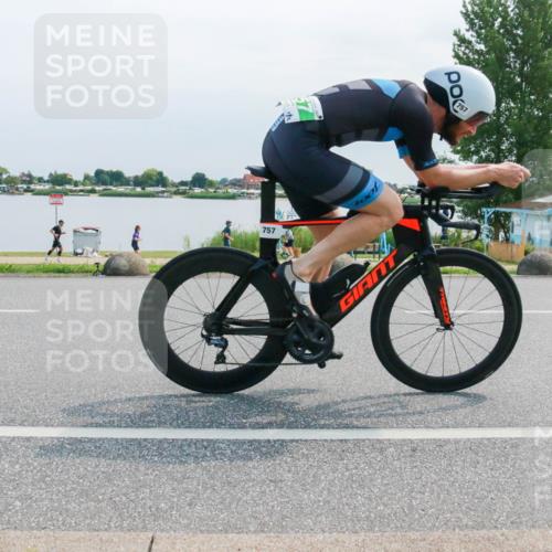 21.06.2025 - 27. Vierlanden-Triathlon H.Heesch http://msf.ph/oto/8029456 15.06.2025 11:27:53 Radfahren 757, 771, 826 meine-sportfotos.de