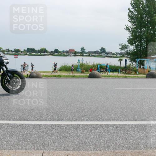 21.06.2025 - 27. Vierlanden-Triathlon H.Heesch http://msf.ph/oto/8029457 15.06.2025 11:27:55 Radfahren 498, 757, 826 meine-sportfotos.de