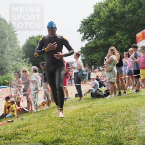 15.06.2025 - 27. Vierlanden-Triathlon KatJ http://msf.ph/oto/8029458 15.06.2025 11:05:18 Schwimmen 673, 739, 778, 801 meine-sportfotos.de
