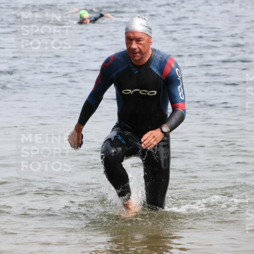 15.06.2025 - 27. Vierlanden-Triathlon Lena Gebhardt http://msf.ph/oto/8029460 15.06.2025 11:05:25 Schwimmen 840, 866 meine-sportfotos.de