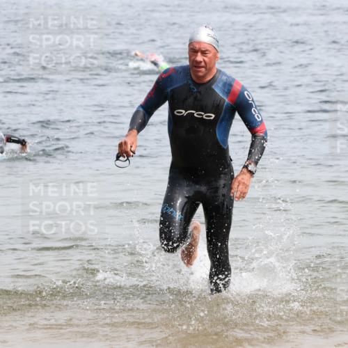 15.06.2025 - 27. Vierlanden-Triathlon Lena Gebhardt http://msf.ph/oto/8029466 15.06.2025 11:05:26 Schwimmen 840, 866 meine-sportfotos.de