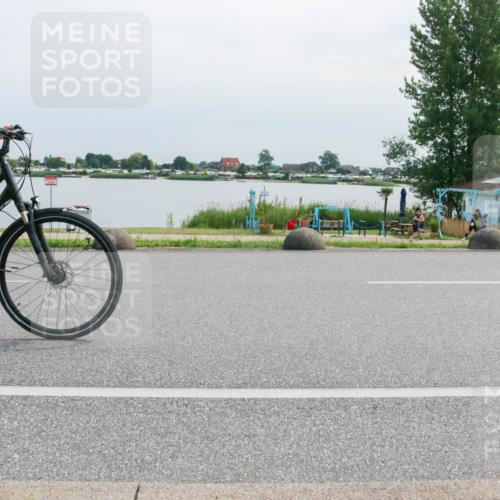 21.06.2025 - 27. Vierlanden-Triathlon H.Heesch http://msf.ph/oto/8029467 15.06.2025 11:27:59 Radfahren 498 meine-sportfotos.de