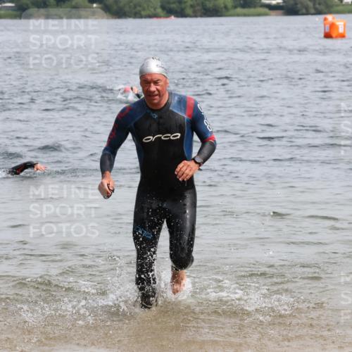 15.06.2025 - 27. Vierlanden-Triathlon Lena Gebhardt http://msf.ph/oto/8029470 15.06.2025 11:05:26 Schwimmen 840, 866 meine-sportfotos.de
