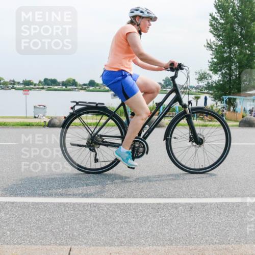 21.06.2025 - 27. Vierlanden-Triathlon H.Heesch http://msf.ph/oto/8029473 15.06.2025 11:28:00 Radfahren 498 meine-sportfotos.de