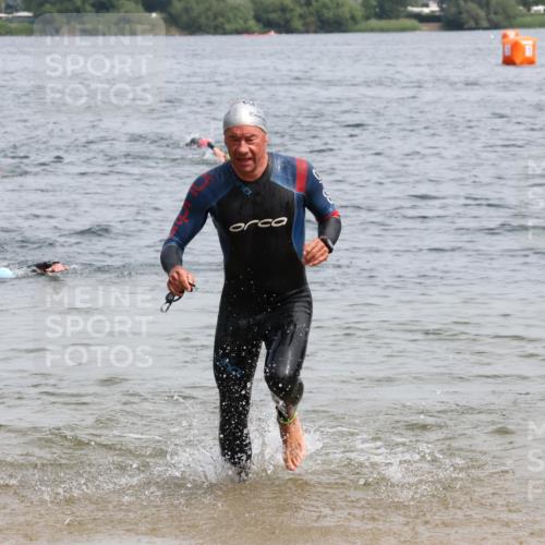 15.06.2025 - 27. Vierlanden-Triathlon Lena Gebhardt http://msf.ph/oto/8029474 15.06.2025 11:05:26 Schwimmen 840, 866 meine-sportfotos.de