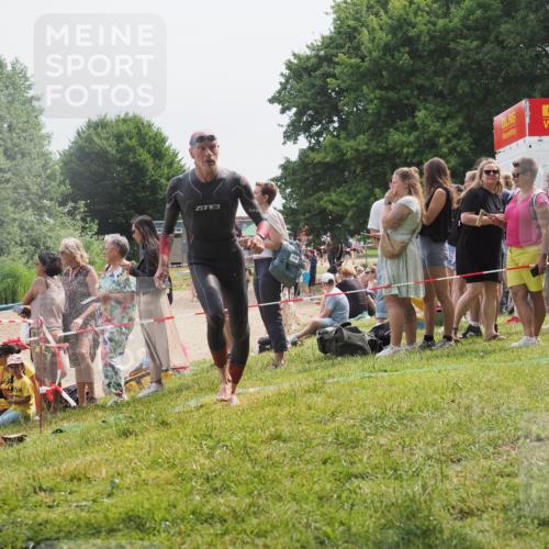 15.06.2025 - 27. Vierlanden-Triathlon KatJ http://msf.ph/oto/8029482 15.06.2025 11:05:27 Schwimmen 778, 840, 866 meine-sportfotos.de