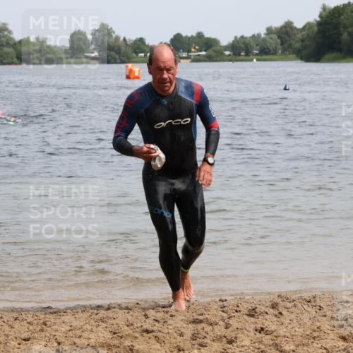 15.06.2025 - 27. Vierlanden-Triathlon Lena Gebhardt http://msf.ph/oto/8029484 15.06.2025 11:05:28 Schwimmen 840, 866 meine-sportfotos.de
