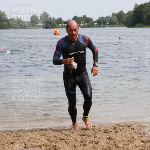 15.06.2025 - 27. Vierlanden-Triathlon Lena Gebhardt http://msf.ph/oto/8029487 15.06.2025 11:05:28 Schwimmen 840, 866 meine-sportfotos.de