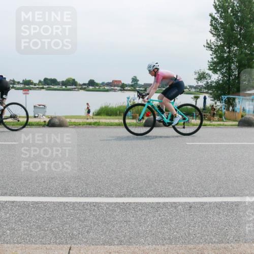 21.06.2025 - 27. Vierlanden-Triathlon H.Heesch http://msf.ph/oto/8029489 15.06.2025 11:28:04 Radfahren 237, 876, 933 meine-sportfotos.de