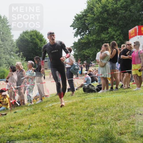 15.06.2025 - 27. Vierlanden-Triathlon KatJ http://msf.ph/oto/8029490 15.06.2025 11:05:27 Schwimmen 778, 840, 866 meine-sportfotos.de