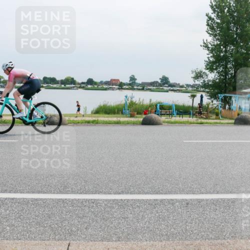 21.06.2025 - 27. Vierlanden-Triathlon H.Heesch http://msf.ph/oto/8029491 15.06.2025 11:28:04 Radfahren 237, 876, 933 meine-sportfotos.de