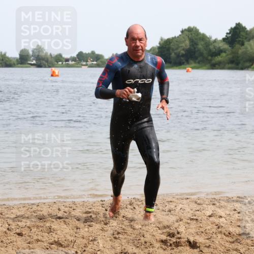 15.06.2025 - 27. Vierlanden-Triathlon Lena Gebhardt http://msf.ph/oto/8029492 15.06.2025 11:05:29 Schwimmen 840, 854, 866 meine-sportfotos.de