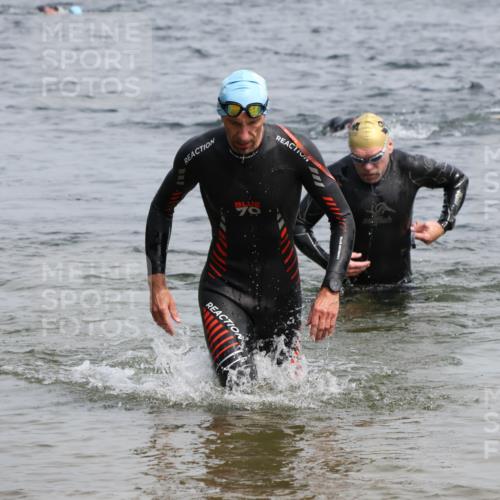 15.06.2025 - 27. Vierlanden-Triathlon Lena Gebhardt http://msf.ph/oto/8029506 15.06.2025 11:05:34 Schwimmen 840, 854 meine-sportfotos.de