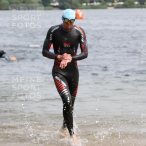 15.06.2025 - 27. Vierlanden-Triathlon Lena Gebhardt http://msf.ph/oto/8029512 15.06.2025 11:05:37 Schwimmen 837, 840, 854 meine-sportfotos.de