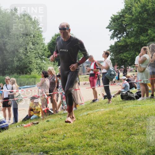 15.06.2025 - 27. Vierlanden-Triathlon KatJ http://msf.ph/oto/8029516 15.06.2025 11:05:28 Schwimmen 840, 866 meine-sportfotos.de