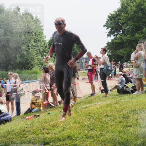15.06.2025 - 27. Vierlanden-Triathlon KatJ http://msf.ph/oto/8029519 15.06.2025 11:05:28 Schwimmen 840, 866 meine-sportfotos.de