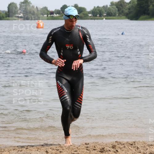 15.06.2025 - 27. Vierlanden-Triathlon Lena Gebhardt http://msf.ph/oto/8029525 15.06.2025 11:05:38 Schwimmen 837, 840, 854 meine-sportfotos.de