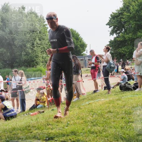 15.06.2025 - 27. Vierlanden-Triathlon KatJ http://msf.ph/oto/8029528 15.06.2025 11:05:29 Schwimmen 840, 866 meine-sportfotos.de