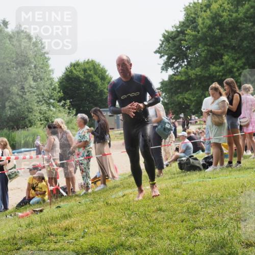 15.06.2025 - 27. Vierlanden-Triathlon KatJ http://msf.ph/oto/8029540 15.06.2025 11:05:35 Schwimmen 840, 866 meine-sportfotos.de