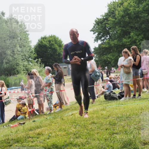 15.06.2025 - 27. Vierlanden-Triathlon KatJ http://msf.ph/oto/8029546 15.06.2025 11:05:35 Schwimmen 840, 866 meine-sportfotos.de