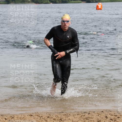 15.06.2025 - 27. Vierlanden-Triathlon Lena Gebhardt http://msf.ph/oto/8029548 15.06.2025 11:05:41 Schwimmen 837, 854 meine-sportfotos.de