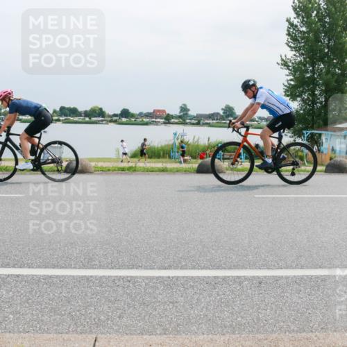 21.06.2025 - 27. Vierlanden-Triathlon H.Heesch http://msf.ph/oto/8029549 15.06.2025 11:28:37 Radfahren 925, 942, 965, 967 meine-sportfotos.de
