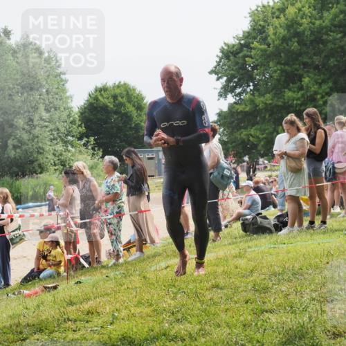 15.06.2025 - 27. Vierlanden-Triathlon KatJ http://msf.ph/oto/8029550 15.06.2025 11:05:35 Schwimmen 840, 866 meine-sportfotos.de