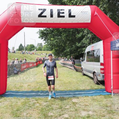 21.06.2025 - 27. Vierlanden-Triathlon MichiJ http://msf.ph/oto/8029553 15.06.2026 12:21:14 Ziel 78, 120 meine-sportfotos.de