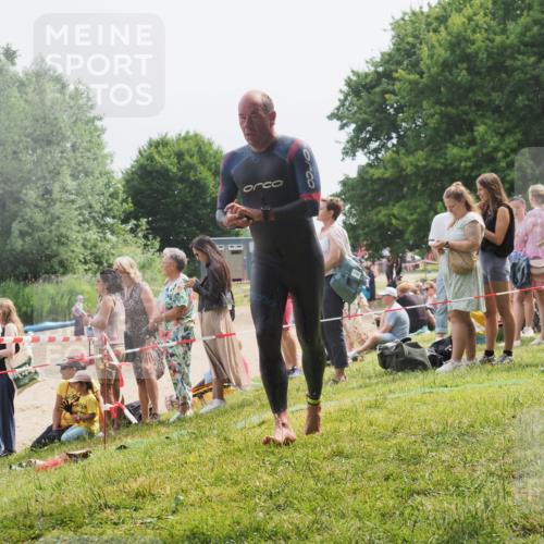 15.06.2025 - 27. Vierlanden-Triathlon KatJ http://msf.ph/oto/8029558 15.06.2025 11:05:35 Schwimmen 840, 866 meine-sportfotos.de