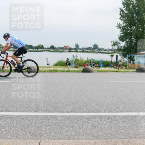 21.06.2025 - 27. Vierlanden-Triathlon H.Heesch http://msf.ph/oto/8029563 15.06.2025 11:28:37 Radfahren 925, 942, 965, 967 meine-sportfotos.de