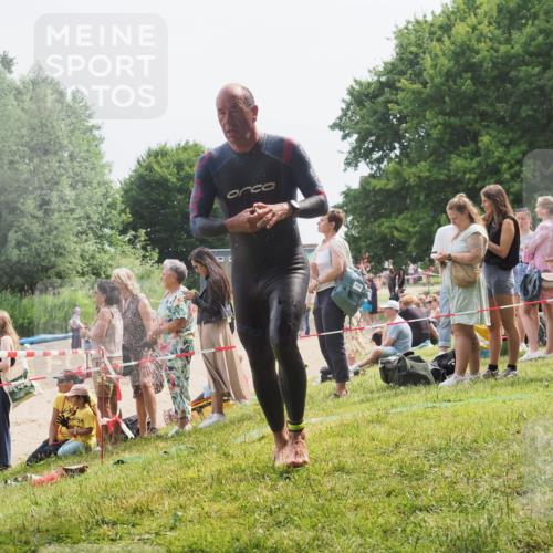 15.06.2025 - 27. Vierlanden-Triathlon KatJ http://msf.ph/oto/8029572 15.06.2025 11:05:35 Schwimmen 840, 866 meine-sportfotos.de