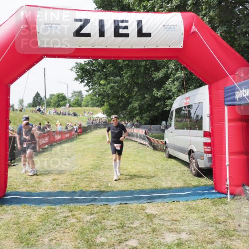 21.06.2025 - 27. Vierlanden-Triathlon MichiJ http://msf.ph/oto/8029595 15.06.2026 12:23:23 Ziel 168 meine-sportfotos.de