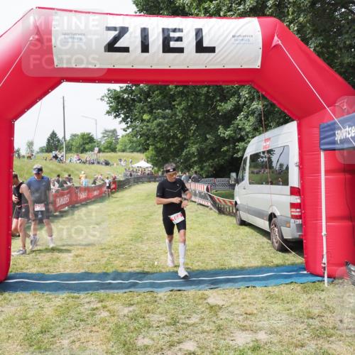 21.06.2025 - 27. Vierlanden-Triathlon MichiJ http://msf.ph/oto/8029609 15.06.2026 12:23:23 Ziel 168 meine-sportfotos.de