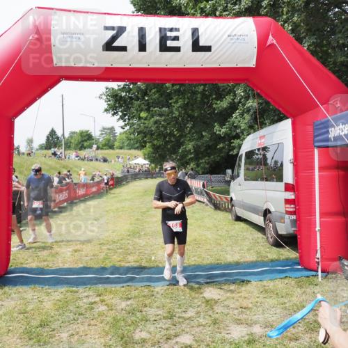 21.06.2025 - 27. Vierlanden-Triathlon MichiJ http://msf.ph/oto/8029624 15.06.2026 12:23:24 Ziel 168 meine-sportfotos.de