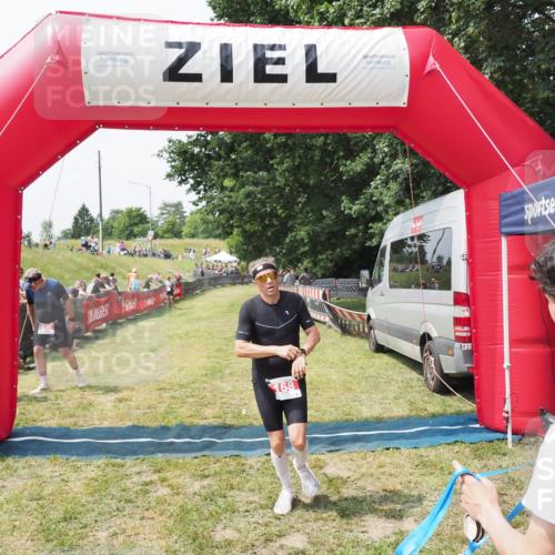 21.06.2025 - 27. Vierlanden-Triathlon MichiJ http://msf.ph/oto/8029629 15.06.2026 12:23:24 Ziel 168 meine-sportfotos.de