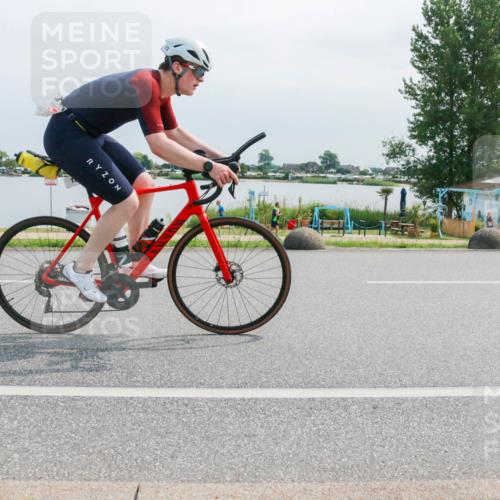 21.06.2025 - 27. Vierlanden-Triathlon H.Heesch http://msf.ph/oto/8029642 15.06.2025 11:28:52 Radfahren 72, 909 meine-sportfotos.de