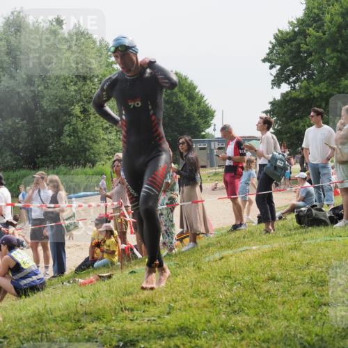 15.06.2025 - 27. Vierlanden-Triathlon KatJ http://msf.ph/oto/8029643 15.06.2025 11:05:44 Schwimmen 837, 854 meine-sportfotos.de