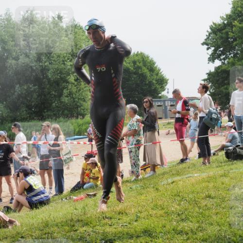 15.06.2025 - 27. Vierlanden-Triathlon KatJ http://msf.ph/oto/8029652 15.06.2025 11:05:44 Schwimmen 837, 854 meine-sportfotos.de