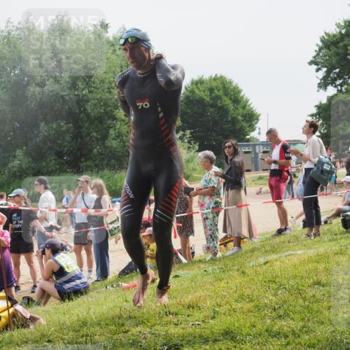 15.06.2025 - 27. Vierlanden-Triathlon KatJ http://msf.ph/oto/8029655 15.06.2025 11:05:44 Schwimmen 837, 854 meine-sportfotos.de