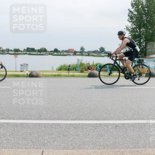 21.06.2025 - 27. Vierlanden-Triathlon H.Heesch http://msf.ph/oto/8029661 15.06.2025 11:29:01 Radfahren 849, 976 meine-sportfotos.de
