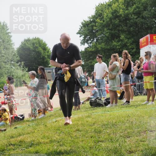 15.06.2025 - 27. Vierlanden-Triathlon KatJ http://msf.ph/oto/8029681 15.06.2025 11:05:51 Schwimmen 779, 837, 854 meine-sportfotos.de