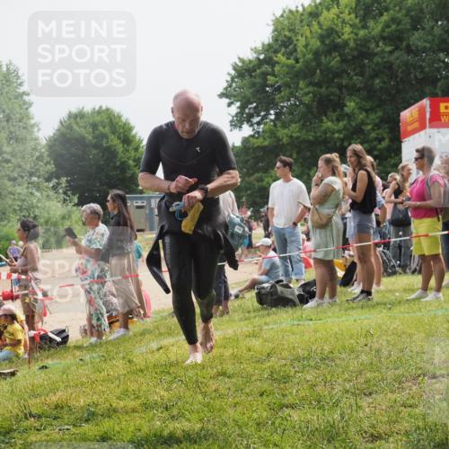 15.06.2025 - 27. Vierlanden-Triathlon KatJ http://msf.ph/oto/8029686 15.06.2025 11:05:51 Schwimmen 779, 837, 854 meine-sportfotos.de