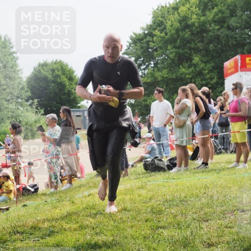 15.06.2025 - 27. Vierlanden-Triathlon KatJ http://msf.ph/oto/8029692 15.06.2025 11:05:51 Schwimmen 779, 837, 854 meine-sportfotos.de