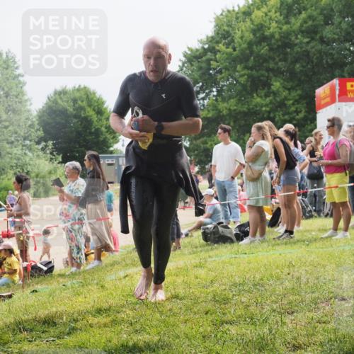 15.06.2025 - 27. Vierlanden-Triathlon KatJ http://msf.ph/oto/8029695 15.06.2025 11:05:51 Schwimmen 779, 837, 854 meine-sportfotos.de