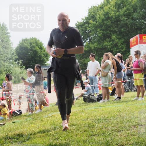 15.06.2025 - 27. Vierlanden-Triathlon KatJ http://msf.ph/oto/8029700 15.06.2025 11:05:51 Schwimmen 779, 837, 854 meine-sportfotos.de