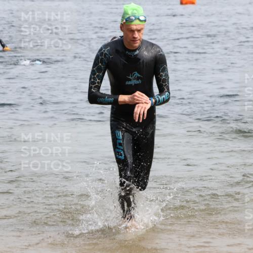 15.06.2025 - 27. Vierlanden-Triathlon Lena Gebhardt http://msf.ph/oto/8029701 15.06.2025 11:05:58 Schwimmen 670, 779, 817, 819, 855 meine-sportfotos.de