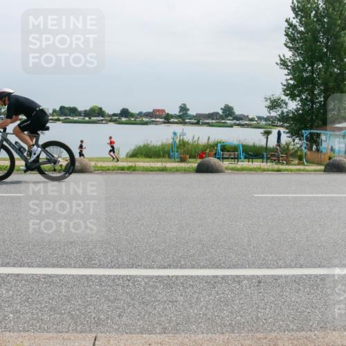 21.06.2025 - 27. Vierlanden-Triathlon H.Heesch http://msf.ph/oto/8029702 15.06.2025 11:29:16 Radfahren 638, 815, 901 meine-sportfotos.de
